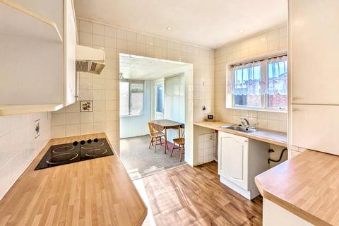2 bedroom bungalow for sale, Kingsthorpe Crescent, Skegness, PE25