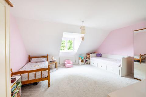 11 Halton Road, Kenley, CR8 5GN