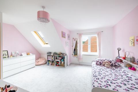 11 Halton Road, Kenley, CR8 5GN