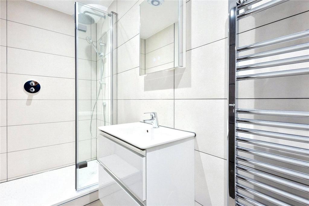 Show Room Shower Roo