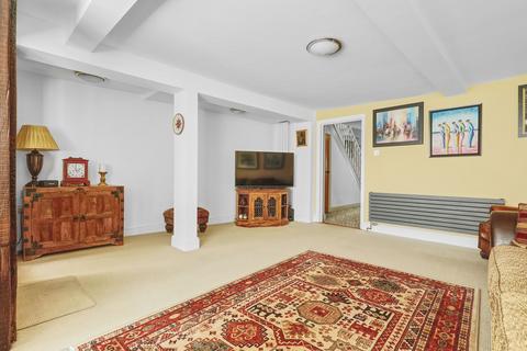 undefined, High Street, Buntingford, SG9