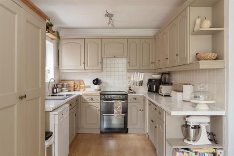 6 Tynedale Road, Strood Green, Betchworth, RH3 7HX