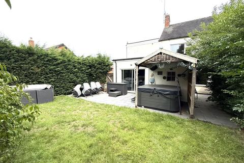 4 bedroom end of terrace house for sale, Millington Street, Rugeley