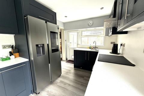 4 bedroom end of terrace house for sale, Millington Street, Rugeley