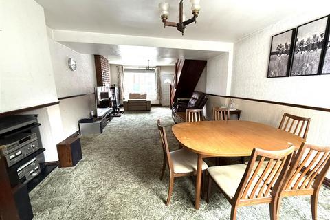 4 bedroom end of terrace house for sale, Millington Street, Rugeley