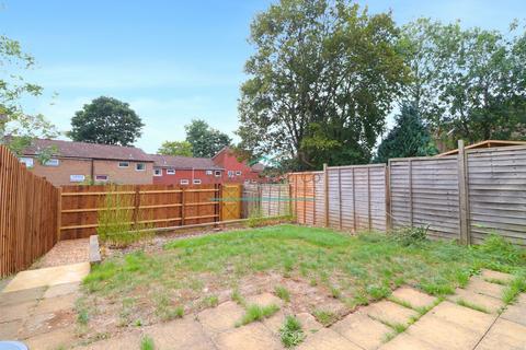 3 bedroom terraced house to rent, Great Gull Crescent, Northampton, NN3 5AZ