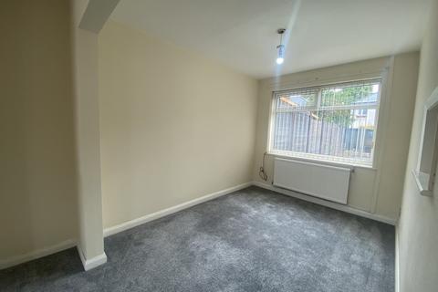 3 bedroom semi-detached house to rent, Monks Lane, Crewe