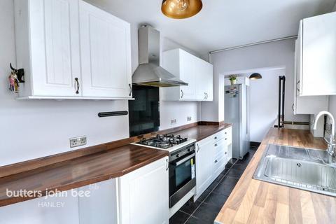 3 bedroom semi-detached house to rent, Ford Green Road, Stoke-on-trent