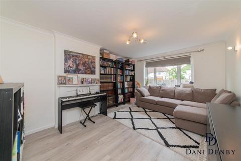 undefined, Kings Drive, Edgware HA8
