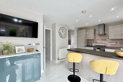 4 bedroom detached house for sale, Gilhespy Way, Westbury