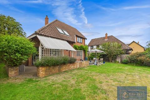 4 bedroom detached house for sale, Feast Close, Fordham, Ely