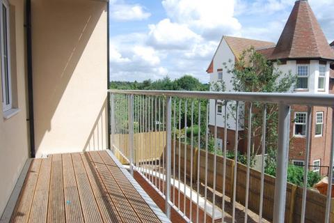 2 bedroom flat to rent, Castle Gate, Chorleywood WD3