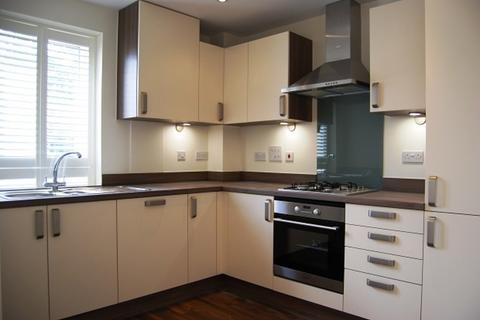 2 bedroom flat to rent, Castle Gate, Chorleywood WD3