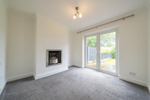 3 bedroom semi-detached house to rent, Manor Crescent, Knutsford
