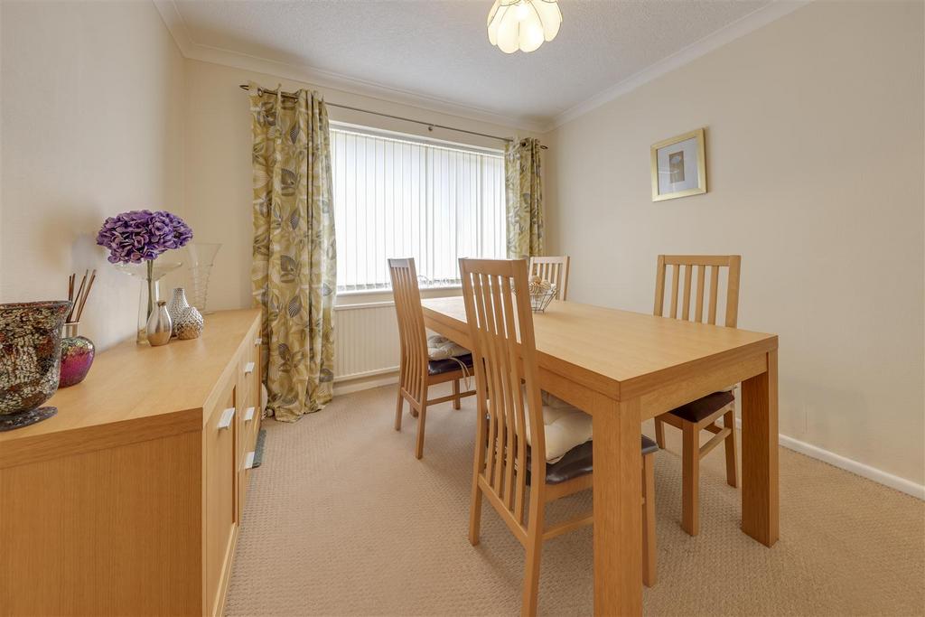 Dining Room / Bed 3