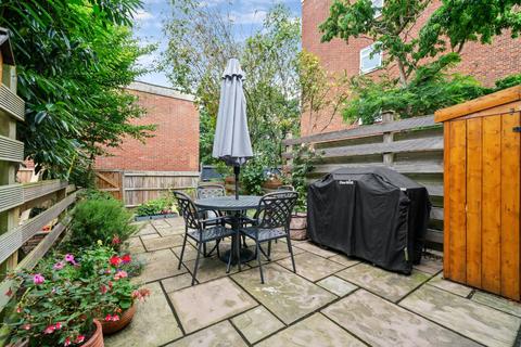 7 Brett House Close, London, SW15 3JD