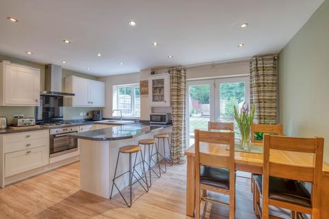 6 Alton Close, Redditch, B97 5XH