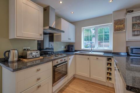 6 Alton Close, Redditch, B97 5XH