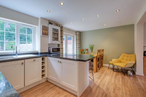 6 Alton Close, Redditch, B97 5XH