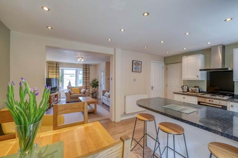6 Alton Close, Redditch, B97 5XH