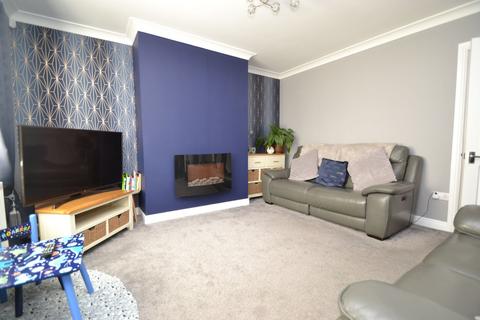 2 bedroom end of terrace house for sale, Windhill, Windhill BD18
