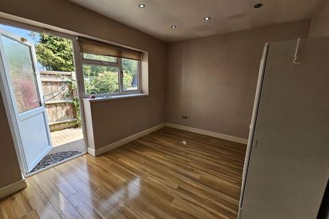 4 bedroom terraced house to rent, Tamar Way, Langley, SL3