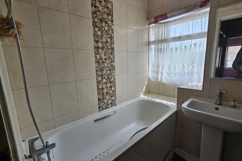 4 bedroom terraced house to rent, Tamar Way, Langley, SL3
