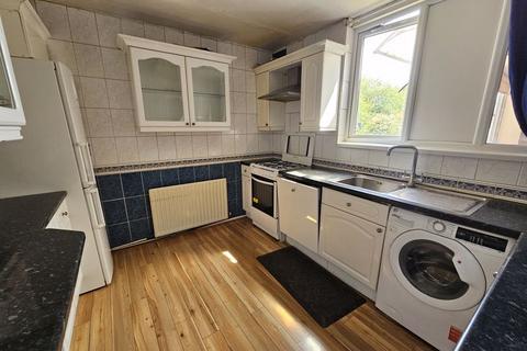 4 bedroom terraced house to rent, Tamar Way, Langley, SL3