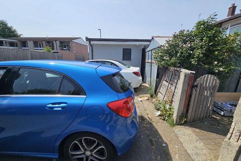 4 bedroom terraced house to rent, Tamar Way, Langley, SL3