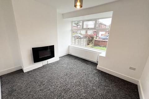 3 bedroom semi-detached house to rent, Russell Road, Salford