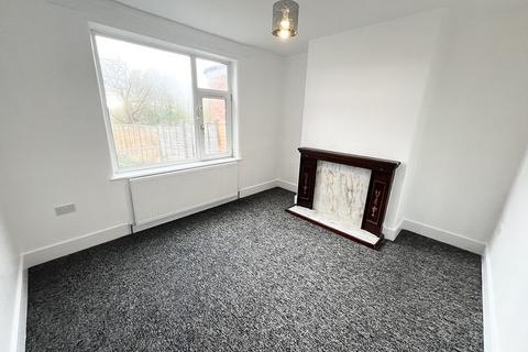 3 bedroom semi-detached house to rent, Russell Road, Salford