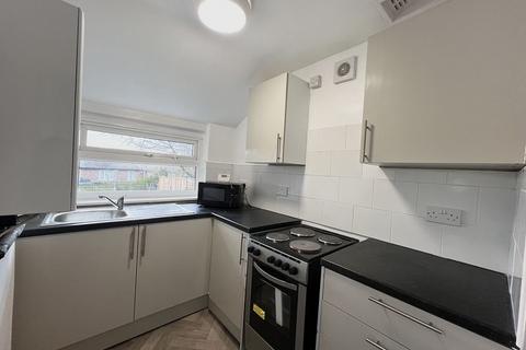 3 bedroom semi-detached house to rent, Russell Road, Salford