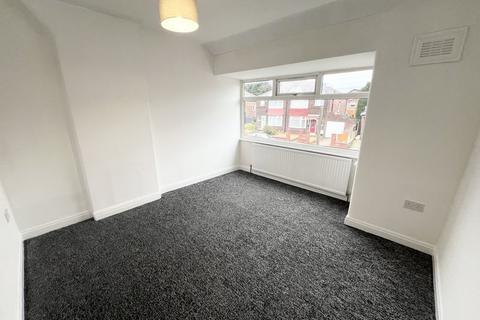 3 bedroom semi-detached house to rent, Russell Road, Salford