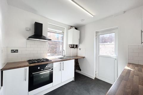 2 bedroom terraced house to rent, Stapleton Street, Salford