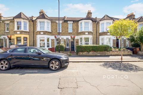 3 bedroom flat to rent, Murchison Road, Leyton