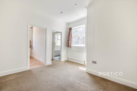 3 bedroom flat to rent, Murchison Road, Leyton