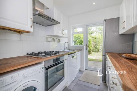 4 bedroom detached house to rent, Sandlands Road, Walton on the Hill, KT20