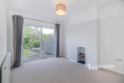 4 bedroom detached house to rent, Sandlands Road, Walton on the Hill, KT20