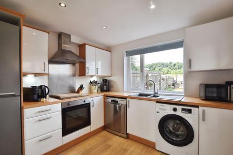 9 Pembroke Fields, Dinton, Salisbury, SP3 5EE