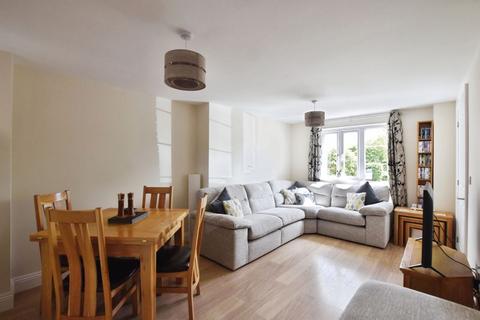 9 Pembroke Fields, Dinton, Salisbury, SP3 5EE