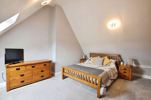 9 Pembroke Fields, Dinton, Salisbury, SP3 5EE