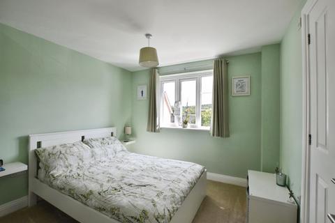 9 Pembroke Fields, Dinton, Salisbury, SP3 5EE