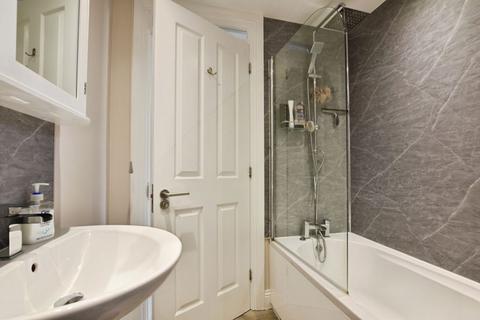 9 Pembroke Fields, Dinton, Salisbury, SP3 5EE
