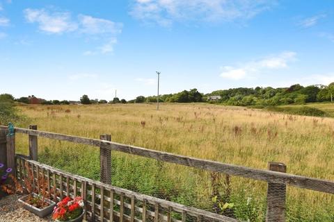 9 Pembroke Fields, Dinton, Salisbury, SP3 5EE