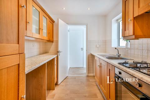 Maisonette to rent, Stanley Road, Poole, BH15