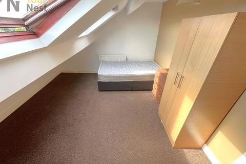 undefined, Room 5, Westfield Road, Hyde Park, Leeds, LS3 1DF