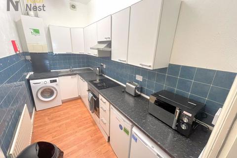 1 bedroom in a house share to rent, Room 1, Westfield Road, Hyde Park, Leeds, LS3 1DF