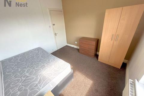undefined, Room 3, Westfield Road, Hyde Park, Leeds, LS3 1DF