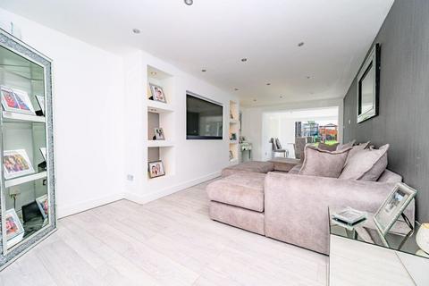 10 Dell Rise, Park Street, St Albans, AL2 2QJ