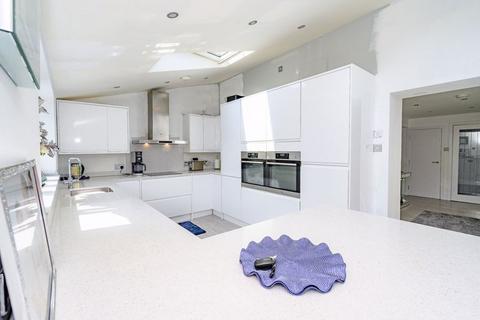 10 Dell Rise, Park Street, St Albans, AL2 2QJ